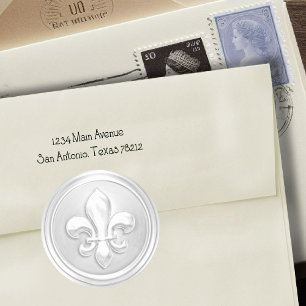 Vita Fleur de Lis-kuvert förseglat utseende Runt Klistermärke