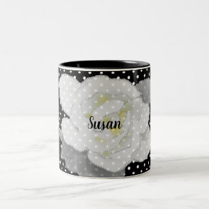Vita Gardenia Flower Black White Polka Dot Två-Tonad Mugg