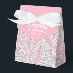 Vita Handflatan på Rosa Tält Stil-partiets favorit Presentaskar<br><div class="desc">Parti-favoritrutor med vita handflatan-framkanter på en rosa bakgrund. Perfekt för firande,  födelsedagsfest,  möhippa,  förlovningsfest,  pension party,  bröllop och annat. Klicka på CUSTOMIZE om du vill ändra bakgrunden till färg,  typsnitt och lägga till text. Se inbjudningar och MATCHING-objekt i vår butik —> http://bit.ly/2UyWIVj <—</div>