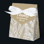 Vita Handflatan vid Guld Stil-partiets favoritboxa Presentaskar<br><div class="desc">Parti-favoritrutor med vita handflatan-framkanter på guld-bakgrunden. Perfekt för firande,  födelsedagsfest,  möhippa,  förlovningsfest,  pension party,  bröllop och annat. Klicka på CUSTOMIZE om du vill ändra bakgrunden till färg,  typsnitt och lägga till text. Se inbjudningar och MATCHING-objekt i vår butik —> http://bit.ly/2UyWIVj <—</div>