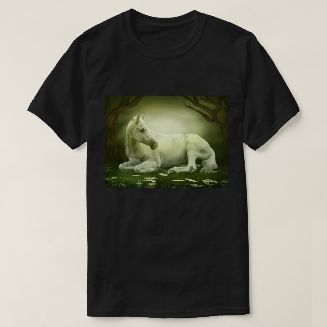 Vita hästar som är kvar i den fantastiska skogen tee shirt (Design framsida)