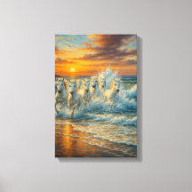 Vita hästar som går på persikor vid solnedgång