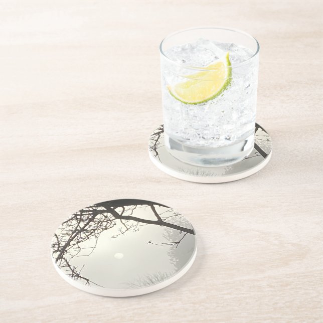 Vita Himmel och Sol, dramatiskt inramad av Träd Underlägg (Sidan)