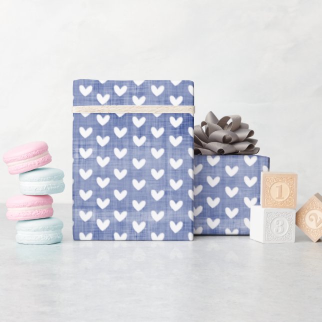 Vita hjärtan på mörkblå linnebakgrund presentpapper (Baby Shower)