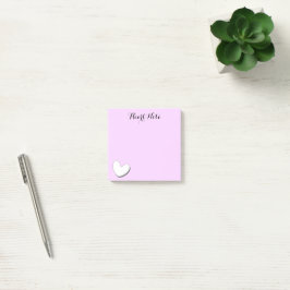 Vita hjärtanmärkningar på rosans bakgrund post-it block