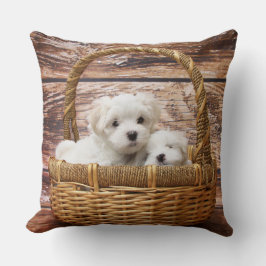 Vita hundvalpar i A Basket Kudde