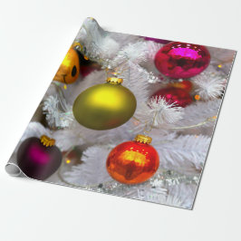 Vita Julgran med färgstarka Baubles Presentpapper