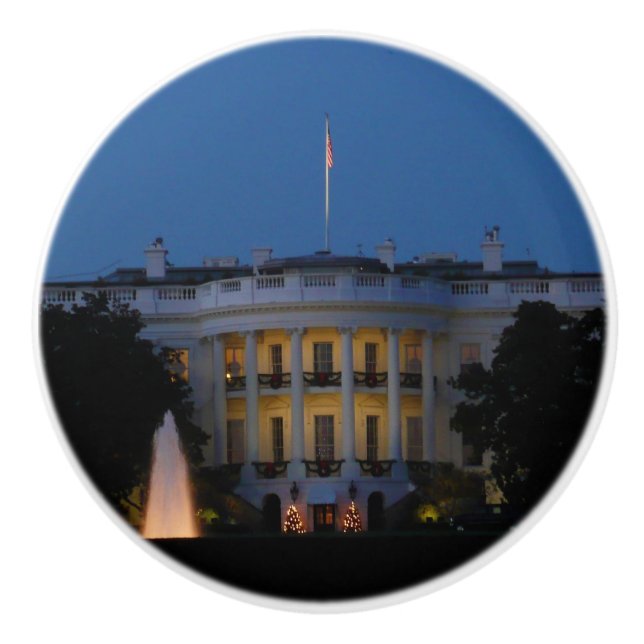 Vita julhuset på natten i Washington DC Knopp (Framsidan)