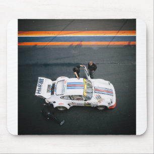 Vita klassiska tävling-bilen musmatta