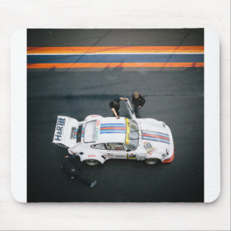 Vita klassiska tävling-bilen musmatta