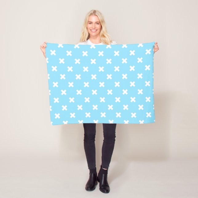 Vita kor stygn på baby blue fleecefilt (På plats)