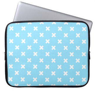 Vita kor stygn på baby blue laptop fodral