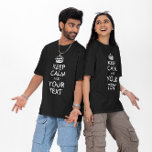 Vita Krona med Lugnen Personlig Behålla T Shirt<br><div class="desc">Skapa din egen parodi "Keep Calm and Carry On" med en vit krona och text. Var försiktig med färg-valet med den vita texten. Anpassadet färg. Välj ditt favoritprogram färg. Välj favorittext stil.</div>