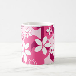 Vita kronblad blommor med rosa konturer kaffemugg