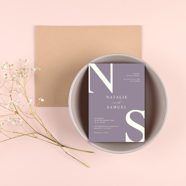 Vita Lila Minimalistiska Eleganta Fetstil Initiale Inbjudningar (Skapare uppladdad)