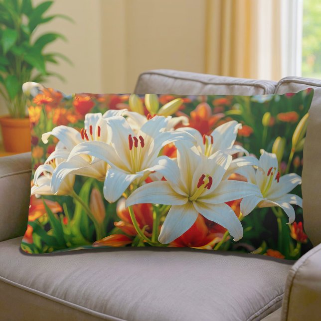 Vita Liljor Ländryggskudde Lumbarkudde (Lumbar pillow with white lilies)