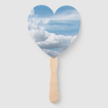 Vita moln i blå himmel