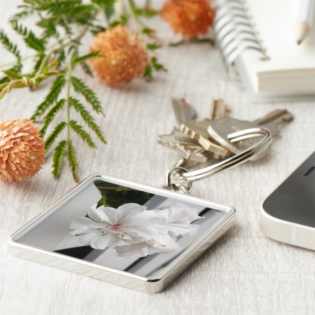 vita nyanser fyrkantig silverfärgad nyckelring (Sidan)