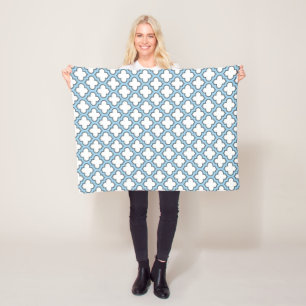 Vita och Baby blue trellis, Lattice, Quatrefoil Fleecefilt
