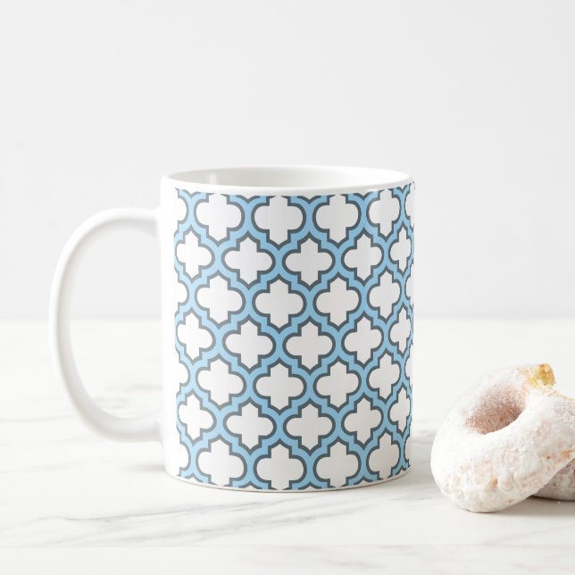 Vita och Baby blue trellis, Lattice, Quatrefoil Kaffemugg (Med munk)