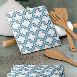Vita och Baby blue trellis, Lattice, Quatrefoil Kakelplatta