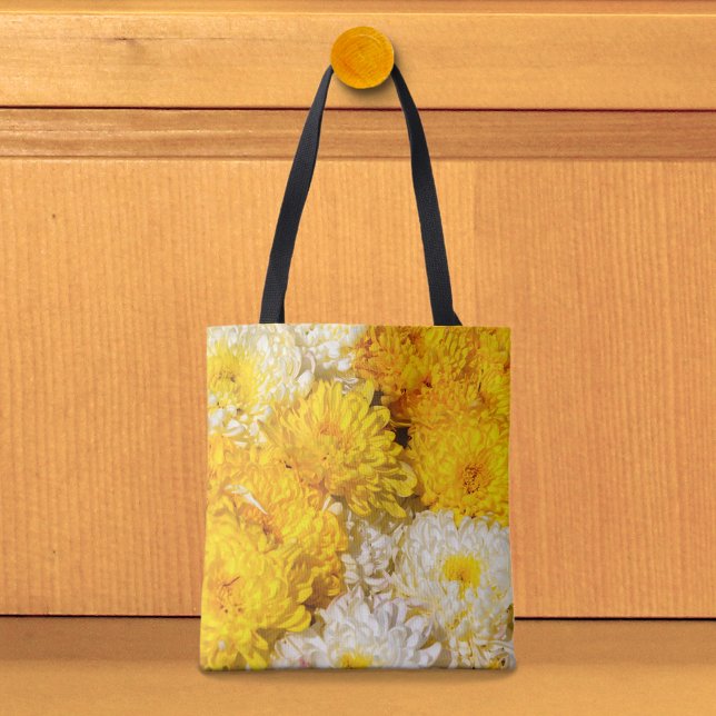 Vita och gula krysantemum handväskor tygkasse (Tote bag with white and yellow chrysanthemums)