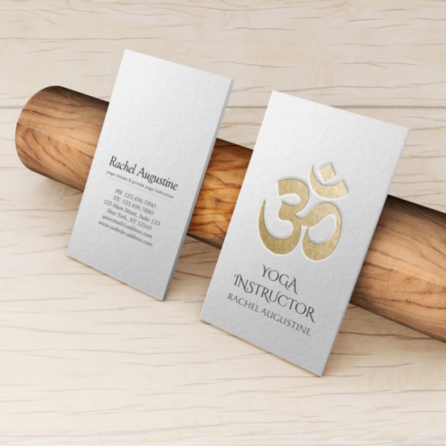 Vita och Guld Embossed OM Symbol Yoga Instructor Visitkort (Skapare uppladdad)
