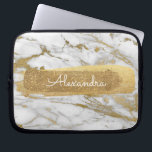 Vita och Guld Marble med guldolja och Glitter Laptop Sleeve<br><div class="desc">Vita och Guld Marble med guldblomma och Glitter Elegant Monogram Namn Sleeve. Den här sleeven kan anpassas så att den omfattar ditt första namn.</div>