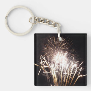 Vita och gyllene fyrverkerier I Patriotisk firande