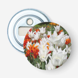 Vita och ingertulpaner i trädgården flasköppnare