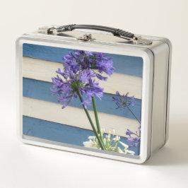 Vita och Mauve Allium Flowers på Rand