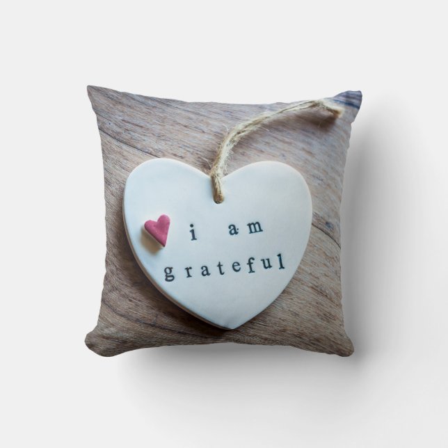 Vita och röda örter på trä kudde (Framsida)