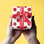 Vita och röda Polka dots Presentpapper<br><div class="desc">Enkelt vit och röd polka punkt mönster till jul. Punkter kan visas sida vid sida,  så att du kan ändra mönstrens storleka eller orientering. Du kan också ändra bakgrunden till färg.</div>