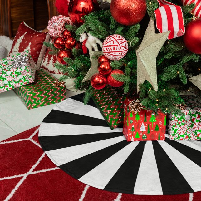 Vita och svarta stjärnspetsränder julgransmatta borstad polyester (White and Black Starburst Stripes Brushed Polyester Tree Skirt)