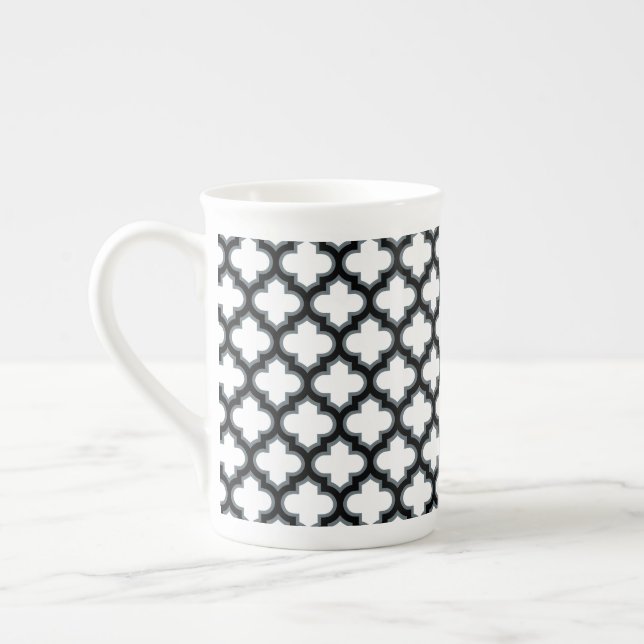 Vita och svarta trellis, lattice, quatrefoil benporslin mugg (Vänster)