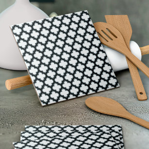 Vita och svarta trellis, lattice, quatrefoil kakelplatta