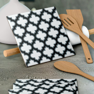 Vita och svarta trellis, lattice, quatrefoil kakelplatta