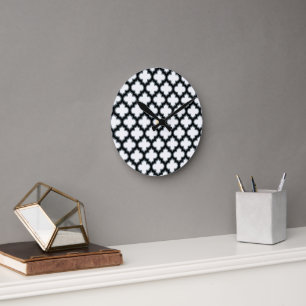 Vita och svarta trellis, lattice, quatrefoil rund klocka