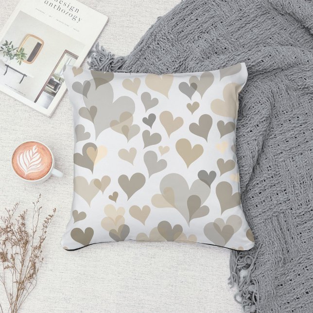 Vita och Taupe Hearts Mönster Elegant Girly Cute Kudde (Skapare uppladdad)