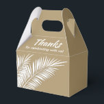 Vita palmblad på guldtak presentlådor<br><div class="desc">Presentlådor med vita palmblad på guldbakgrund. Perfekt för alla fester,  födelsedagsfester,  bröllopsdusch,  förlovningsfest,  pensionsfest,  bröllop och mer. Klicka på Anpassa för att ändra bakgrundsfärg,  typsnitt och lägga till text. Se inbjudningar och matchande artiklar i vår butik ---> http://bit.ly/2UyWIVj <---</div>