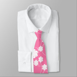 Vita Pappra blommor på Rosa Slips