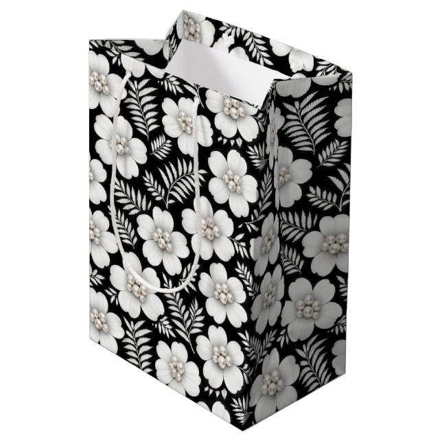 Vita pärlor i blommor på svart (Baksidan Vinklad)