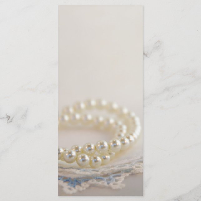 Vita pärlor och Bröllopsprogrammet Blå Snöre Program (Framsida)