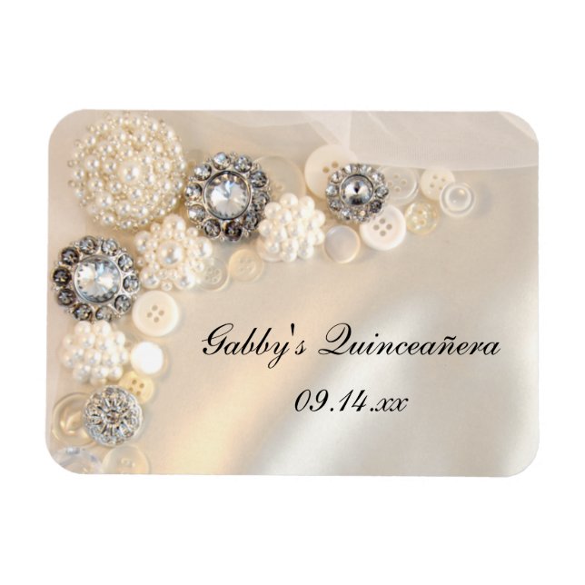 Vita pärlor och Diamond Buttons Quinceañera Magnet (Horisontell)
