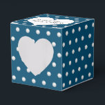 Vita pärlor på blå bakgrund presentaskar<br><div class="desc">Vit hjärta med nygifta namn på blå och vit pärlmönster.
Bakgrundsfärgen kan ändras.</div>