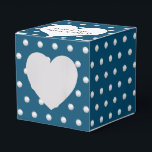 Vita pärlor på blått presentaskar<br><div class="desc">Vit hjärta med nygifta namn på blå och vit pärlmönster.
Bakgrundsfärgen kan ändras.</div>