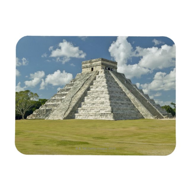 Vita puffmoln över Mayan Pyramid Magnet (Horisontell)