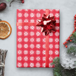 Vita rödnordiska sötare Snowflake Mönster Presentpapper<br><div class="desc">Ett klassiskt vintermotiv från sticka-våten iselsvettare får en modern vändning med detta pixelerade snöflingande mönster i rött och vitt. Lägg dina helgdag i en varm och glad förpackning papper för att få helgdag till vänner och familj. Om sak inte är rött och vitt kan du enkelt byta bakgrundsbild till färg...</div>