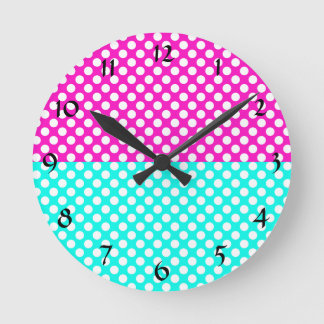 Vita, Rosa och Blå polkadot Rund Klocka
