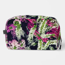 Vita, rosa och lila blommor